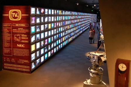 Foto: TV Wall von Glenn Brown auf Flickr (CC BY-NC 2.0)